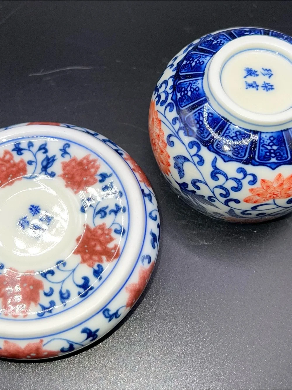 Set of 2 Chinese  porcelain tea container with lids